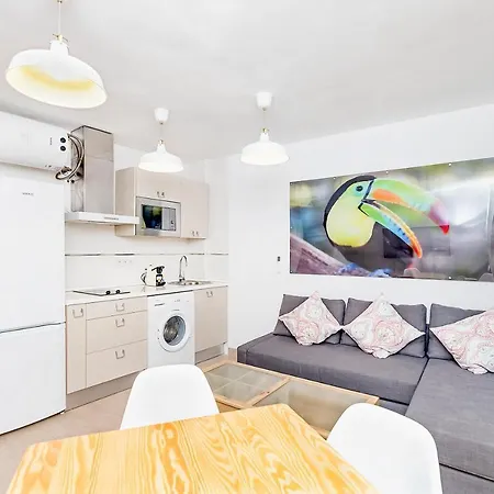 Maba/private Backyard/walk To Downtown/large Smart Tv